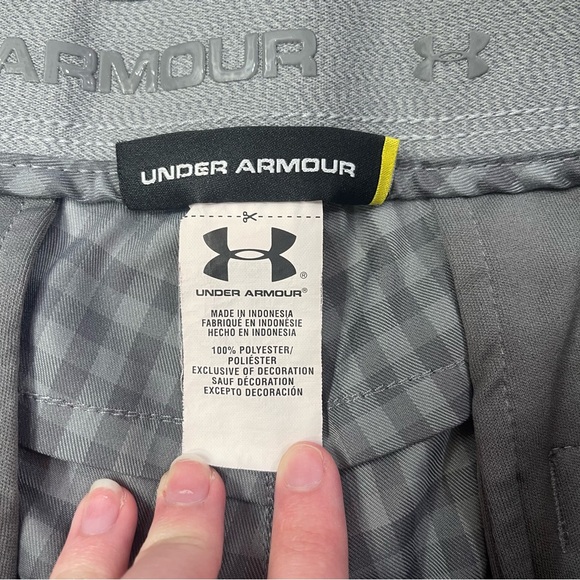 Men’s Under Armour Gray Flat Front Shorts - Picture 4 of 6